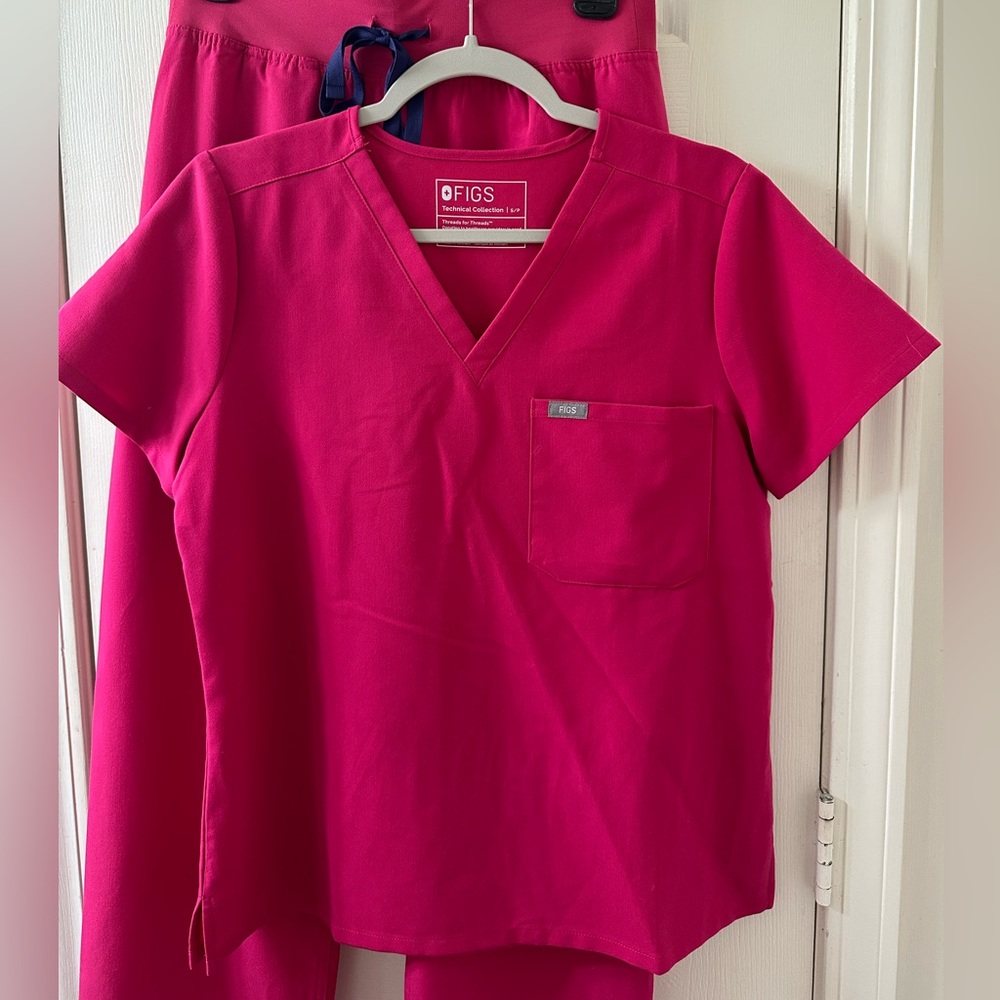 FIGS Catarina Top